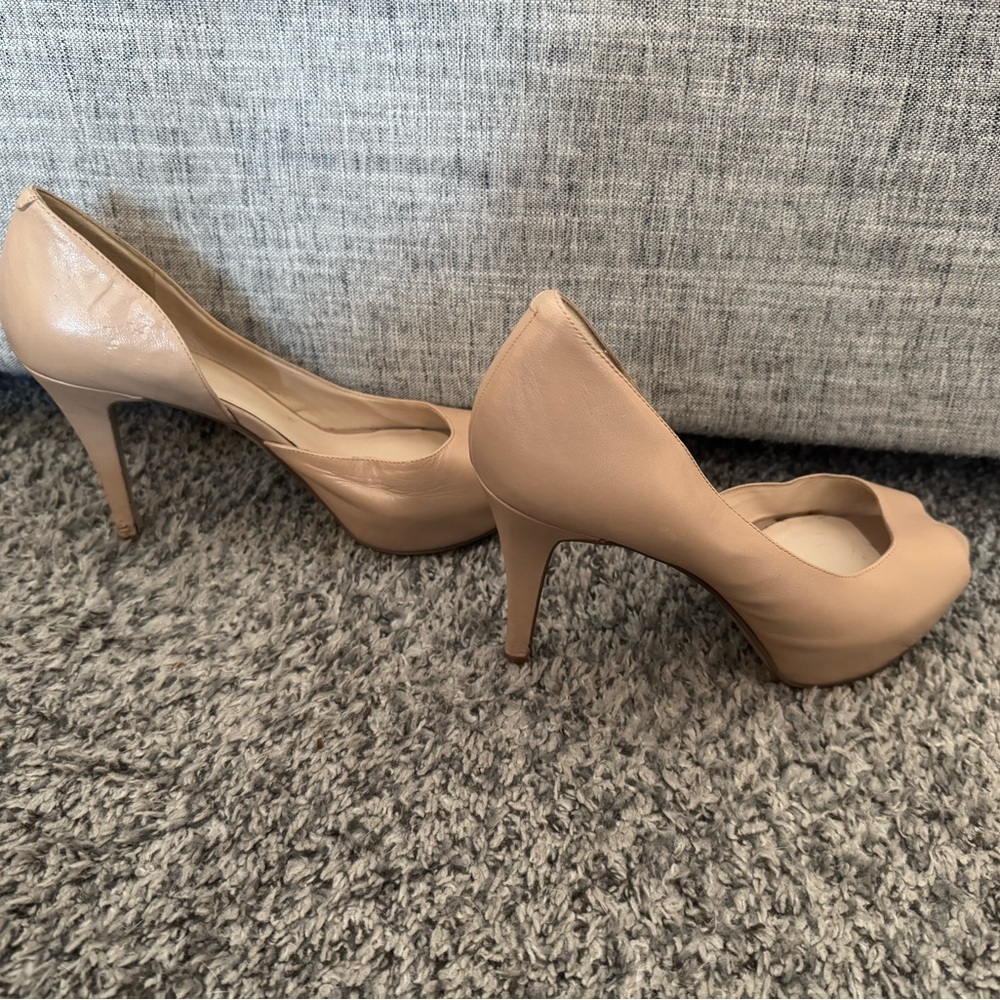 Nude Heels - Nine West size 8 - Picture 3 of 14